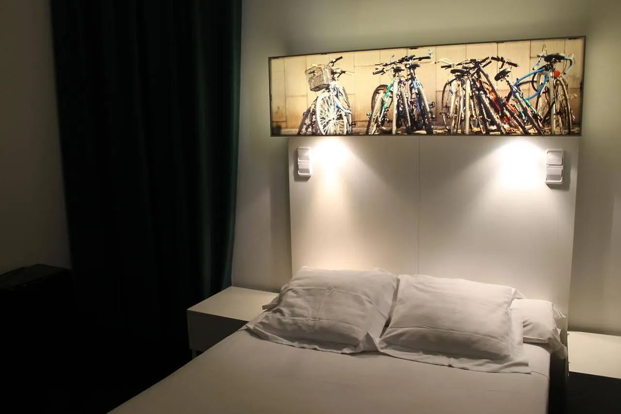 Hostal Gat Xino Barcelona 2*,  Spain